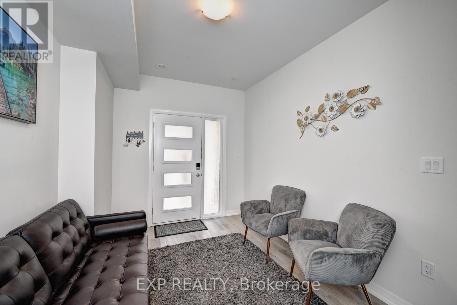 Photo 3 of 161 155 Equestrian Way, Cambridge ON
