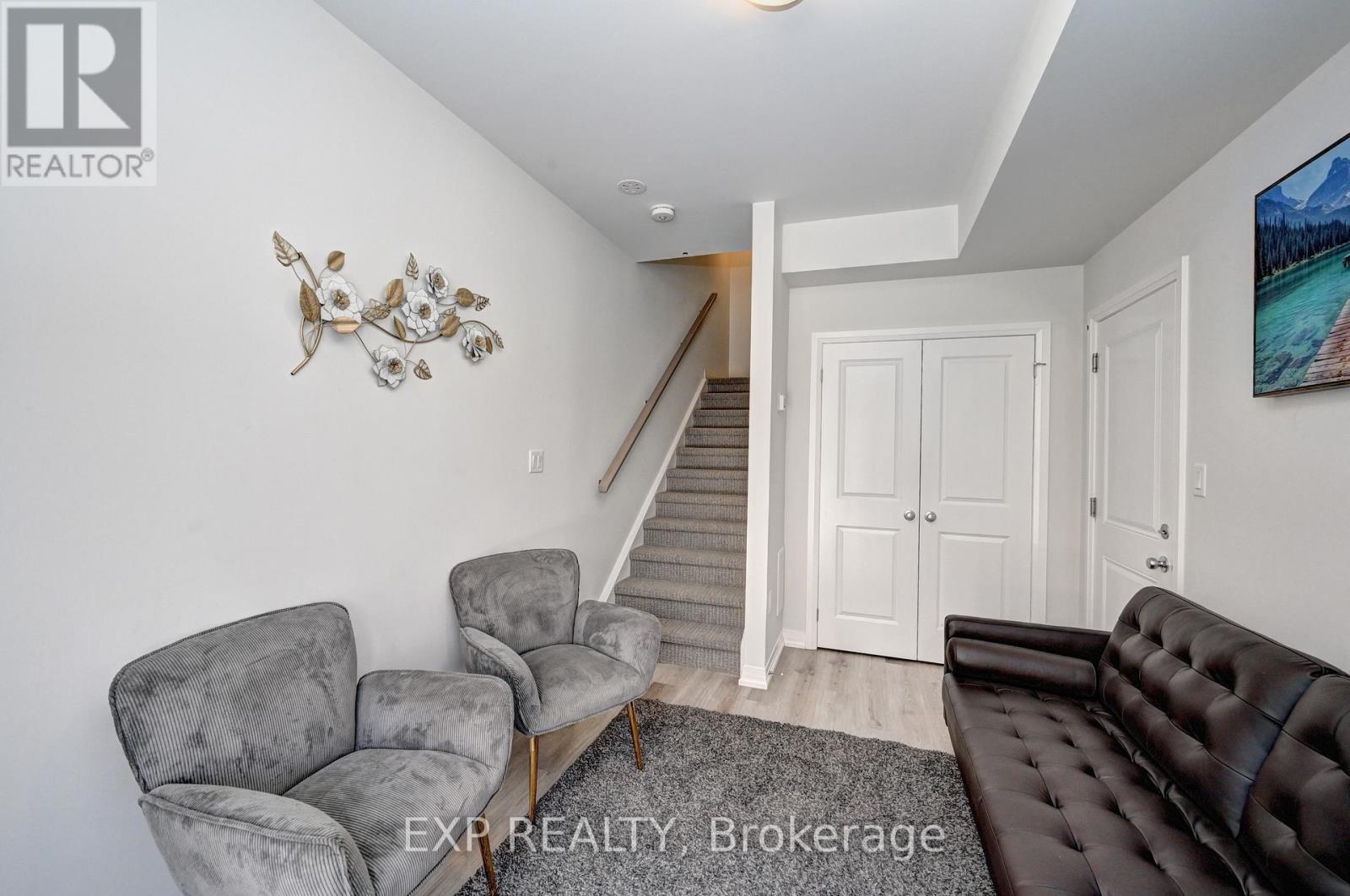 Photo 4 of 161 155 Equestrian Way, Cambridge ON