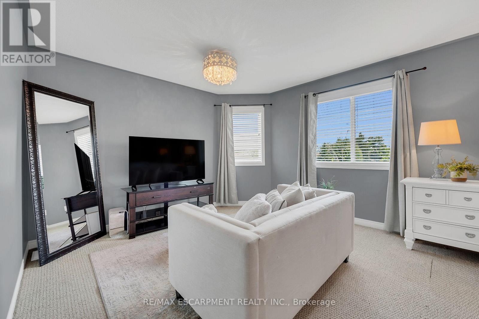 Photo 41 of 47 Southwood Crescent, Haldimand ON