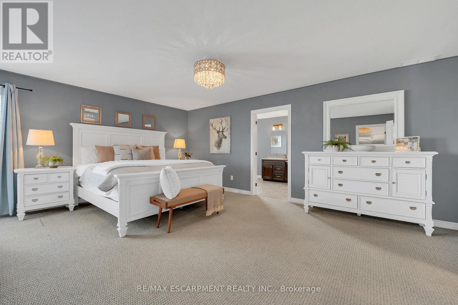 Photo 38 of 47 Southwood Crescent, Haldimand ON