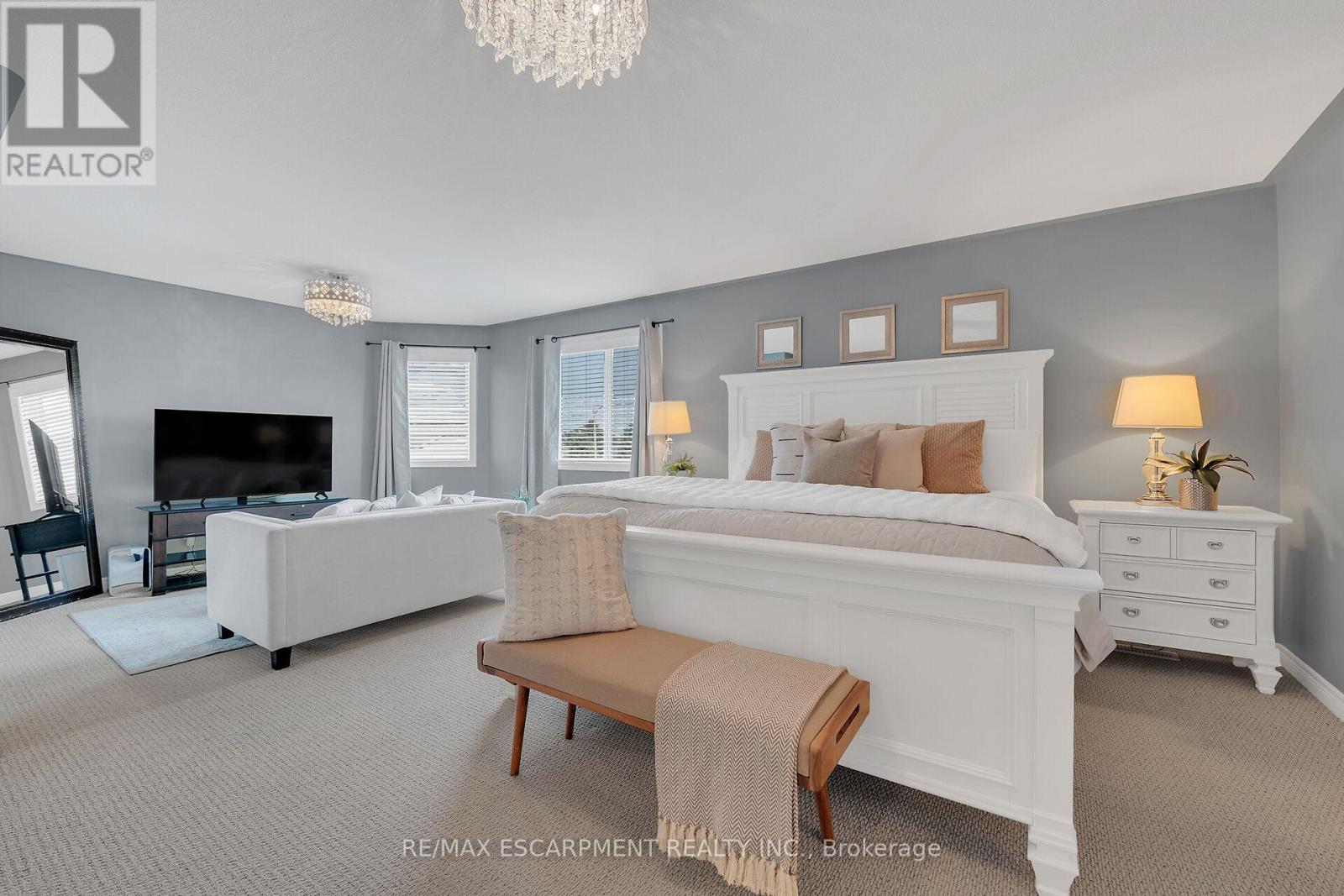 Photo 5 of 47 Southwood Crescent, Haldimand ON
