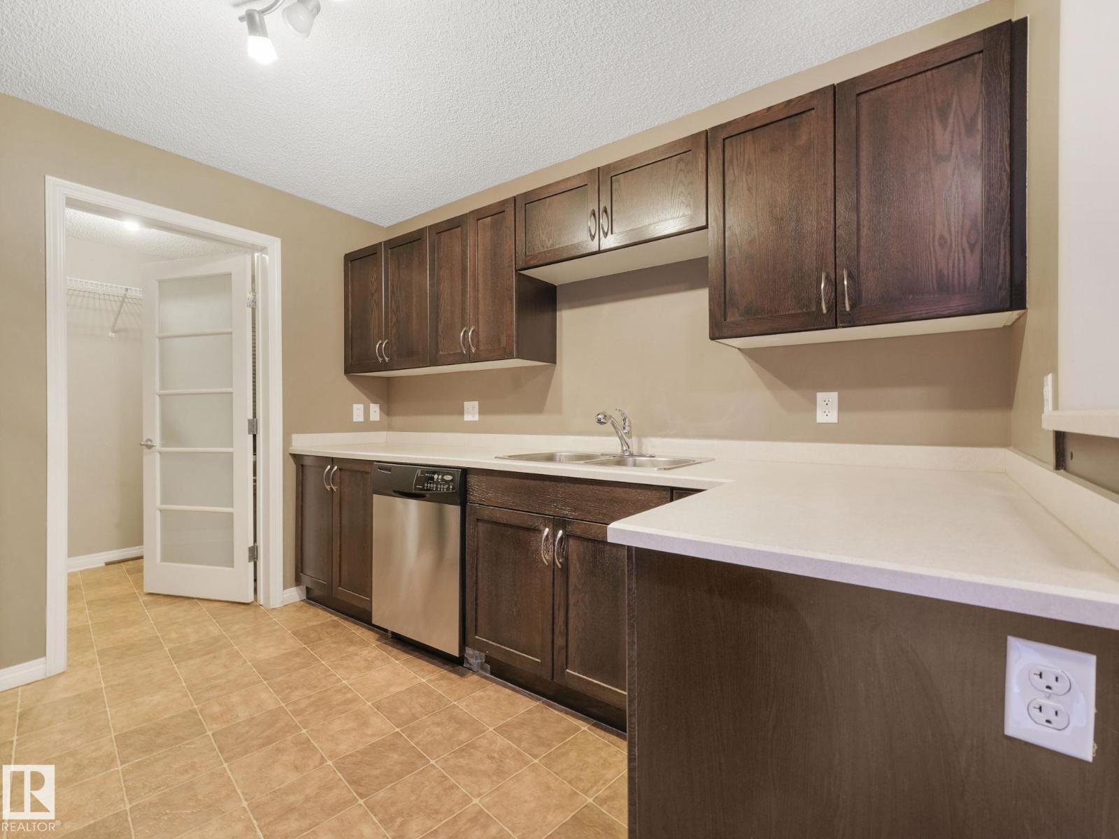 Photo 4 of 7330 7327 South Terwillegar Dr Nw, Edmonton AB