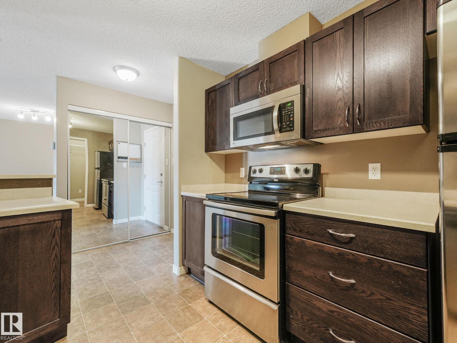 Photo 7 of 7330 7327 South Terwillegar Dr Nw, Edmonton AB