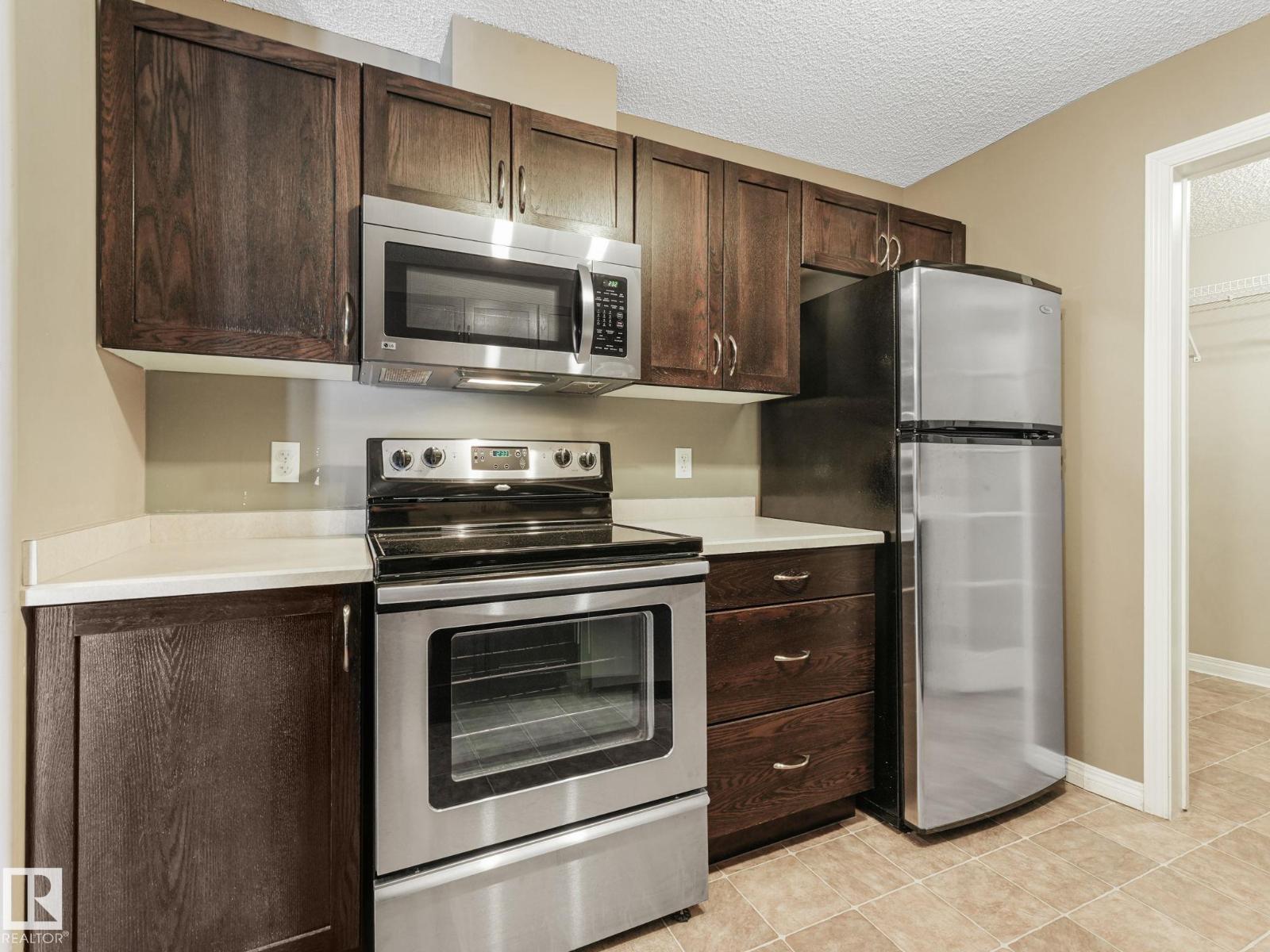 Photo 8 of 7330 7327 South Terwillegar Dr Nw, Edmonton AB