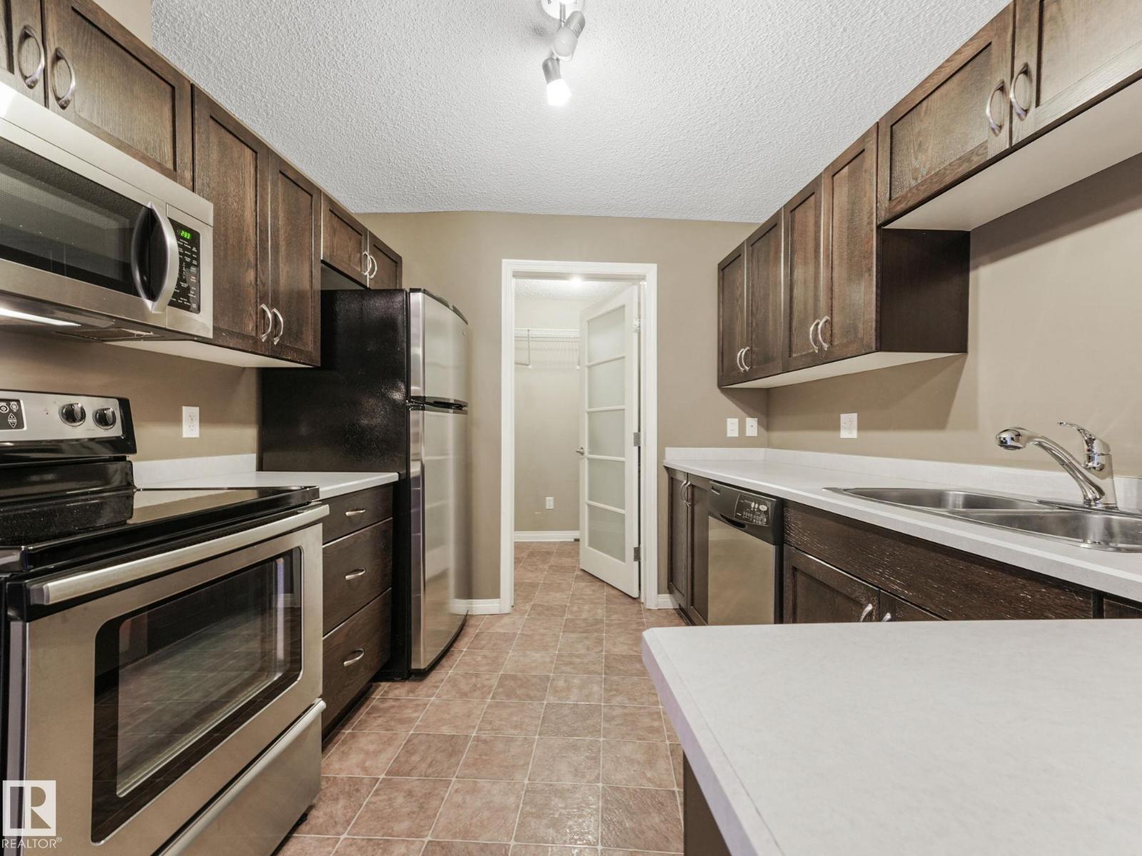 Photo 9 of 7330 7327 South Terwillegar Dr Nw, Edmonton AB