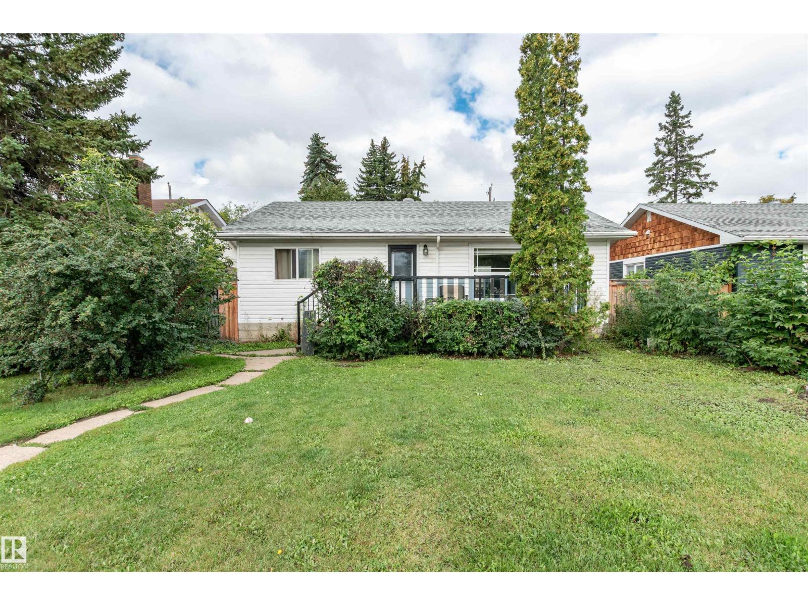 Photo 1 of 10624 40 St Nw, Edmonton AB