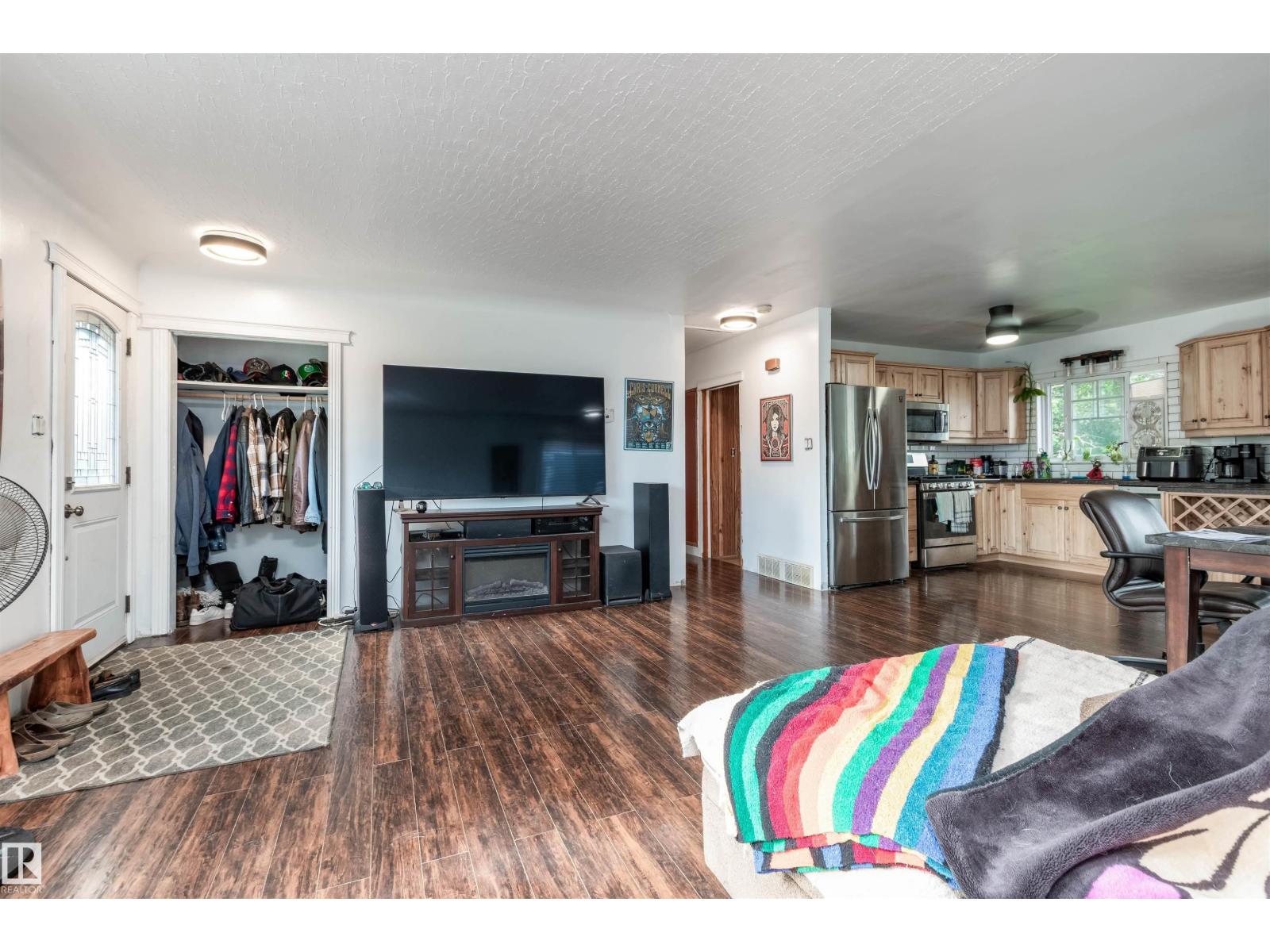 Photo 11 of 10624 40 St Nw, Edmonton AB