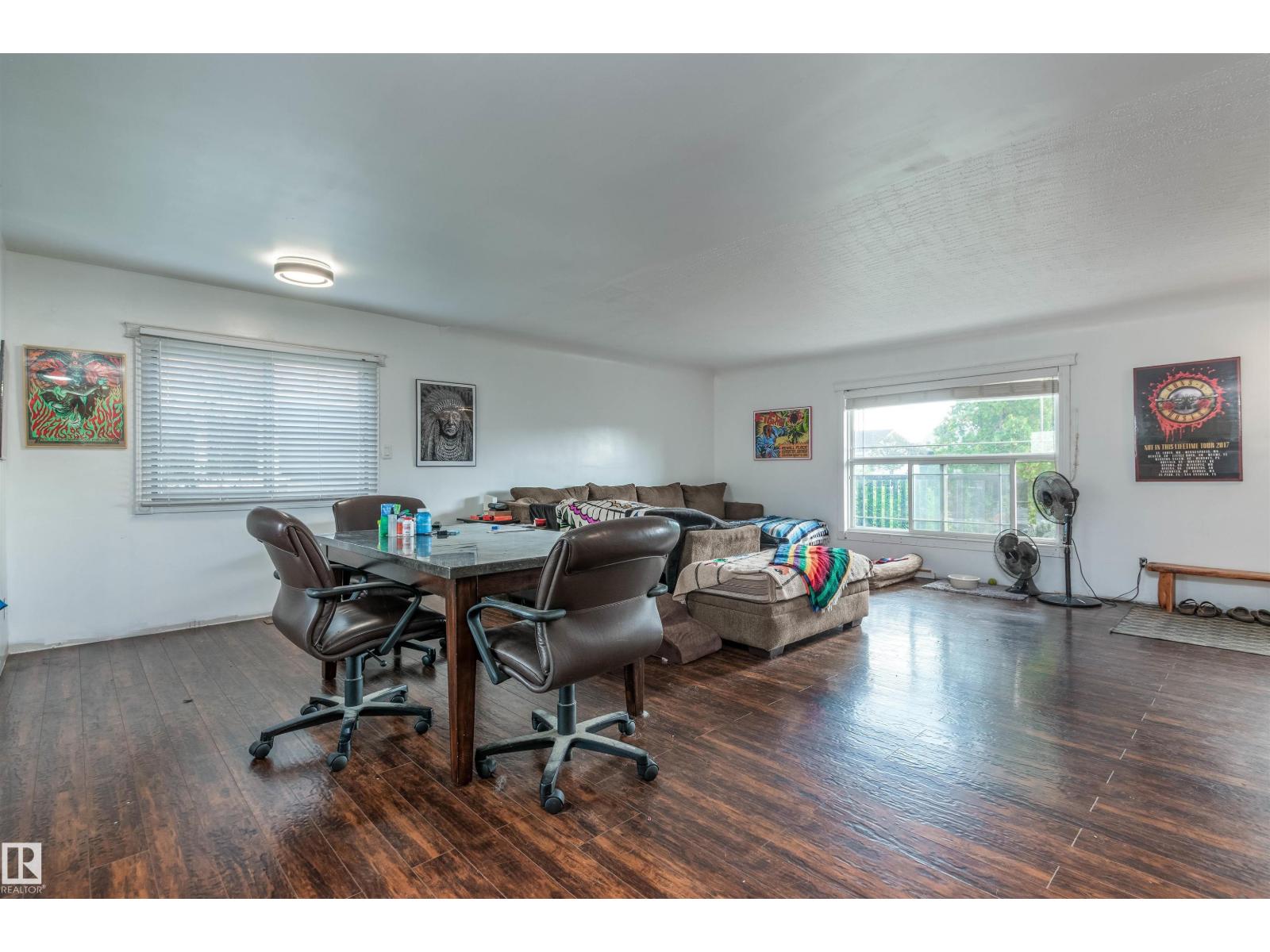 Photo 13 of 10624 40 St Nw, Edmonton AB