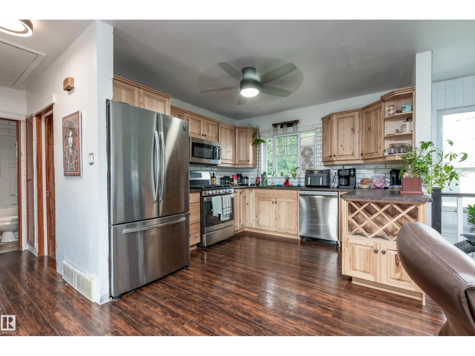 Photo 14 of 10624 40 St Nw, Edmonton AB