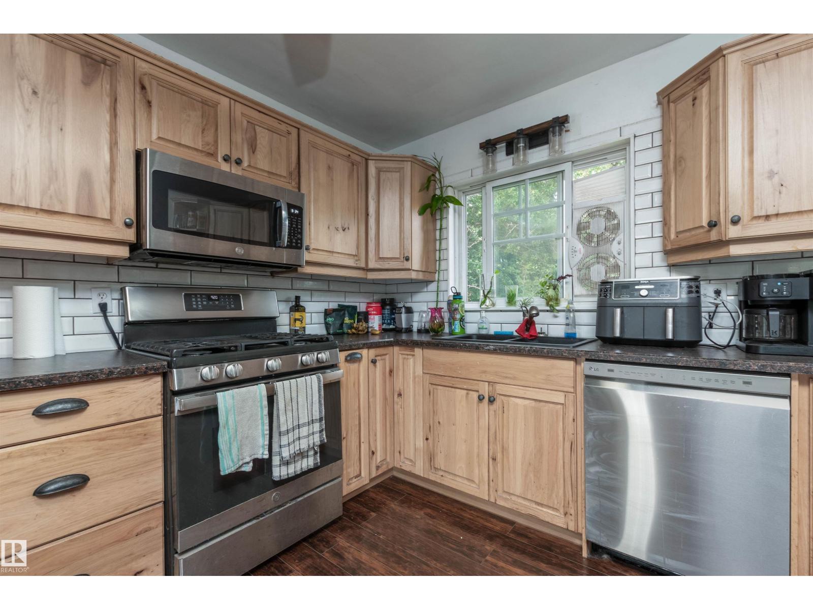 Photo 15 of 10624 40 St Nw, Edmonton AB