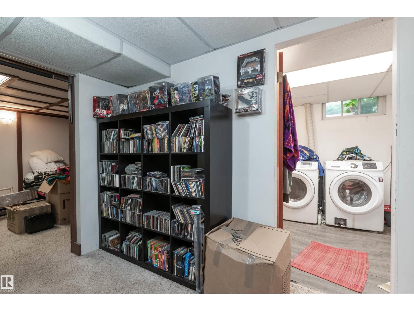 Photo 19 of 10624 40 St Nw, Edmonton AB