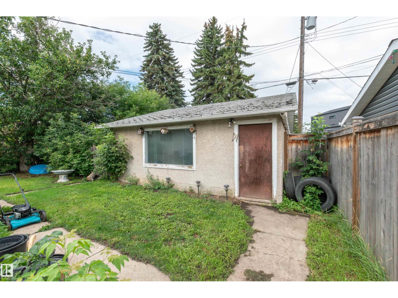 Photo 23 of 10624 40 St Nw, Edmonton AB