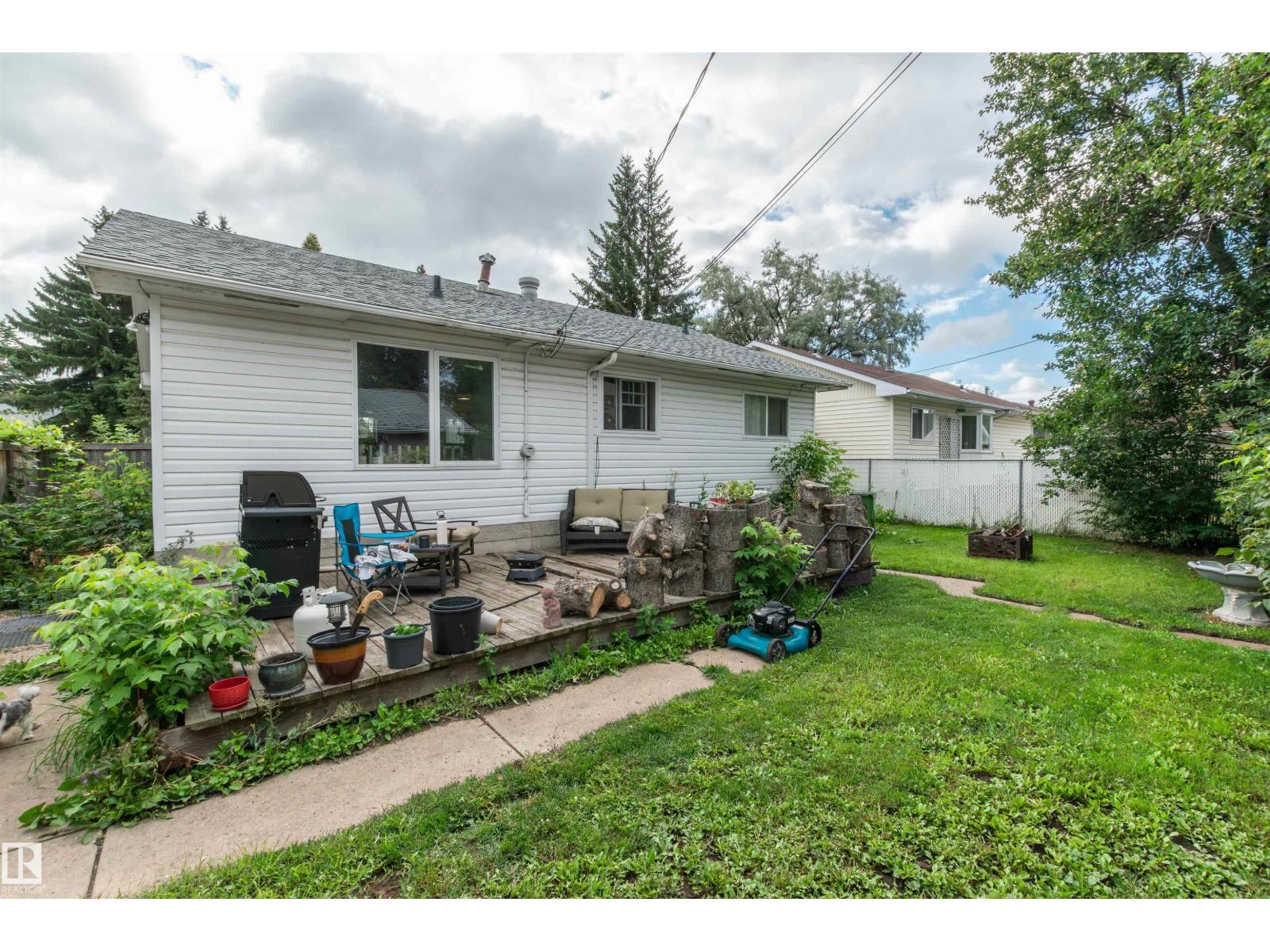 Photo 24 of 10624 40 St Nw, Edmonton AB