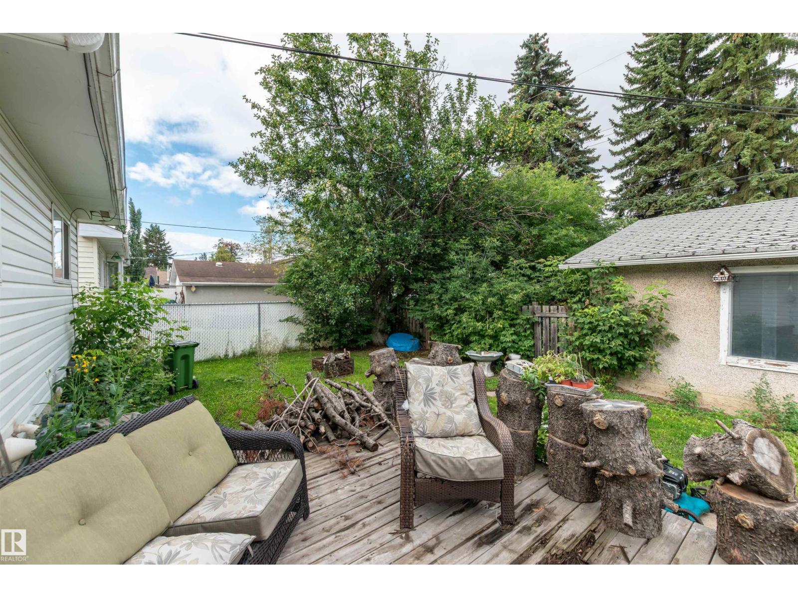 Photo 25 of 10624 40 St Nw, Edmonton AB