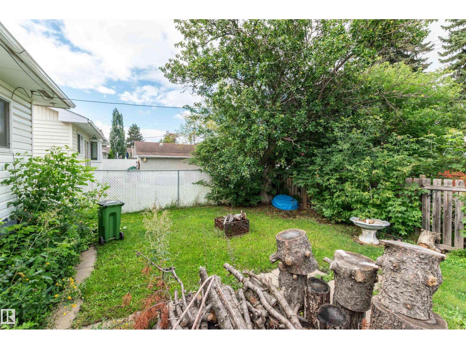 Photo 26 of 10624 40 St Nw, Edmonton AB
