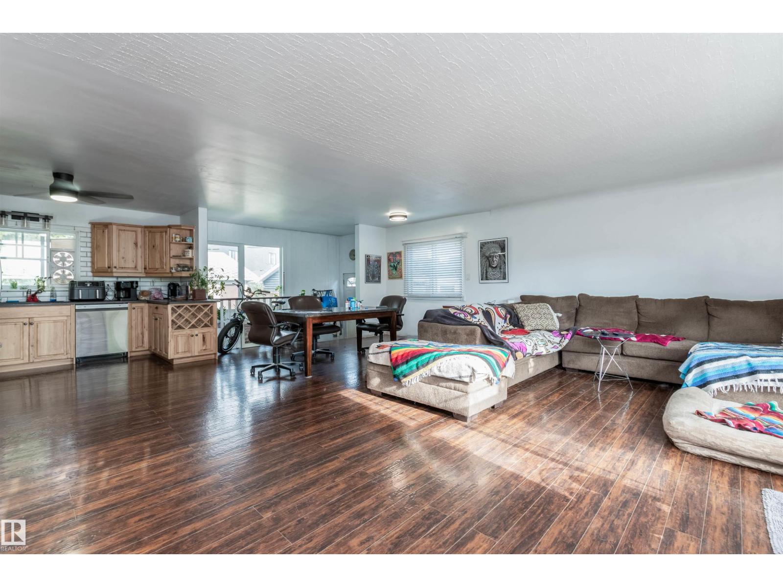 Photo 8 of 10624 40 St Nw, Edmonton AB