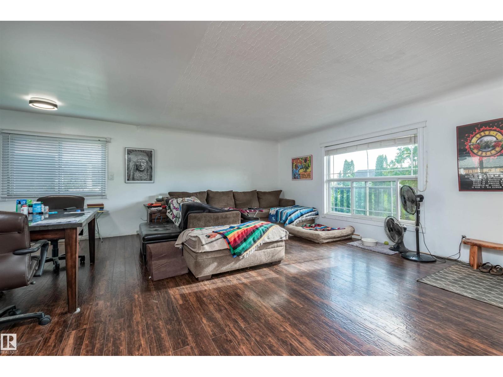 Photo 9 of 10624 40 St Nw, Edmonton AB