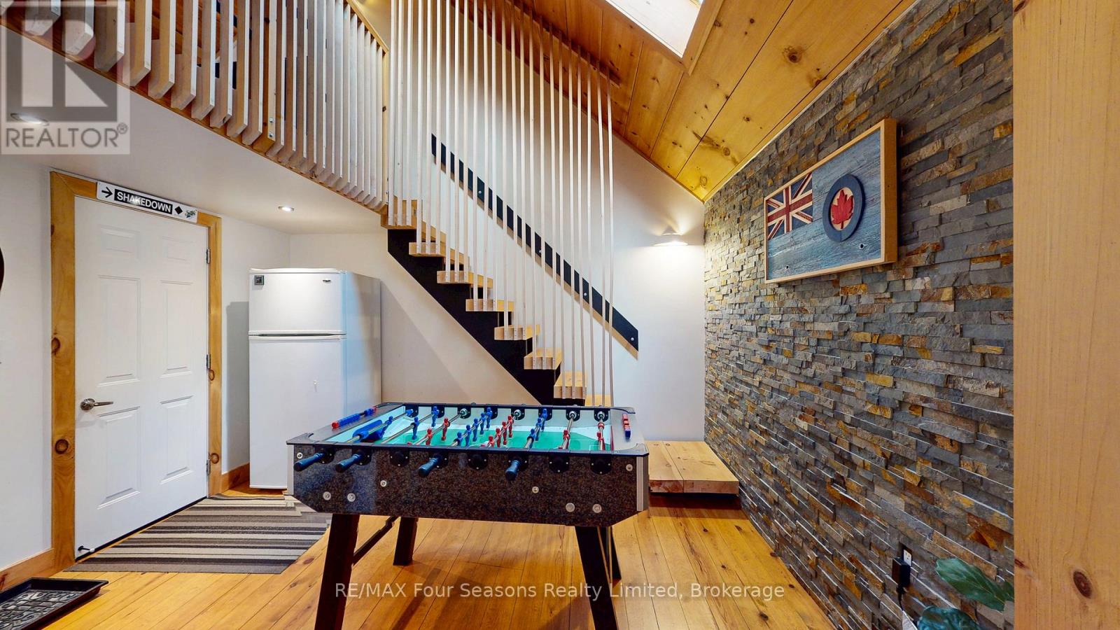 Photo 12 of 173 Brooker Boulevard, Blue Mountains ON