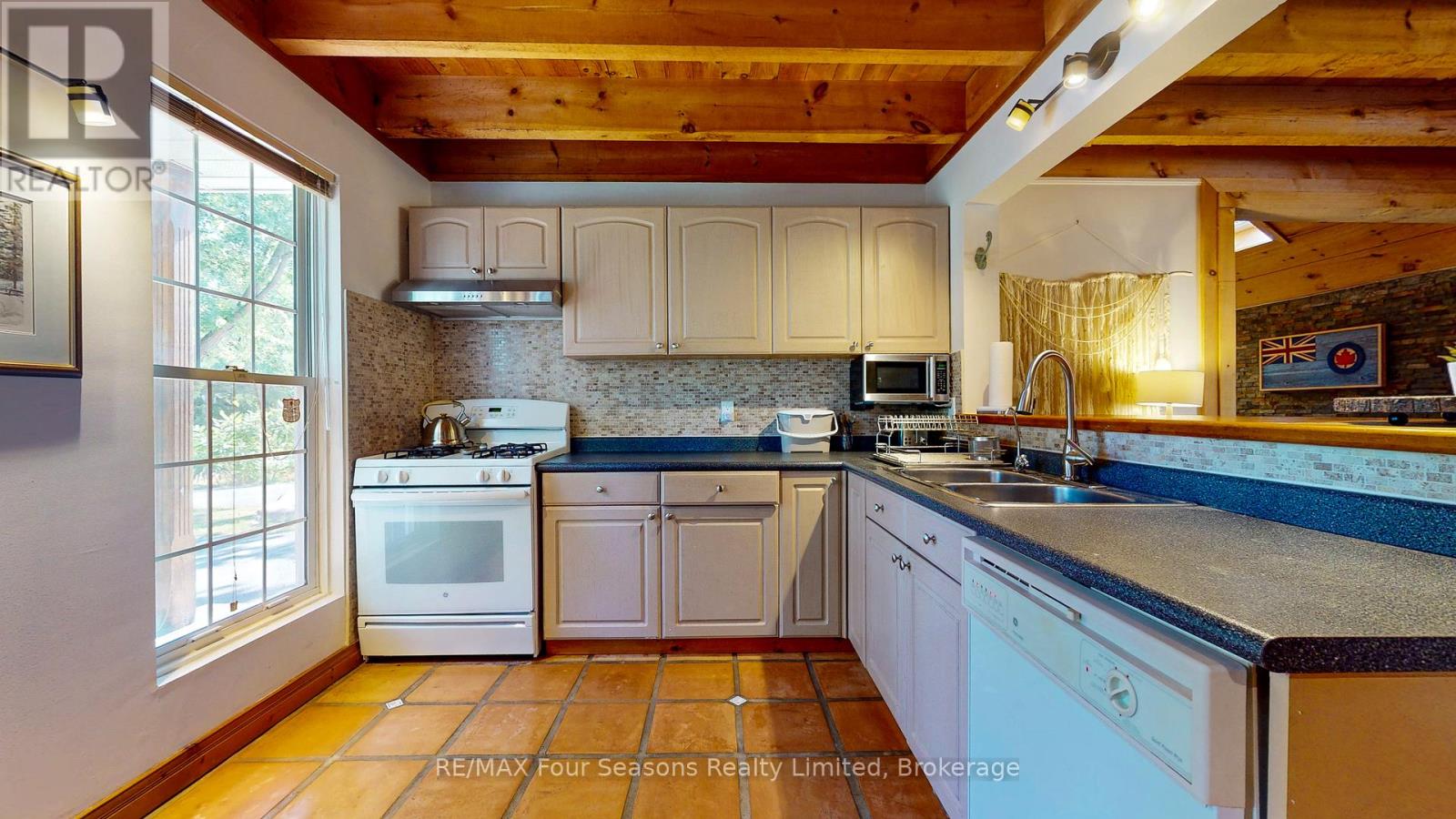 Photo 18 of 173 Brooker Boulevard, Blue Mountains ON