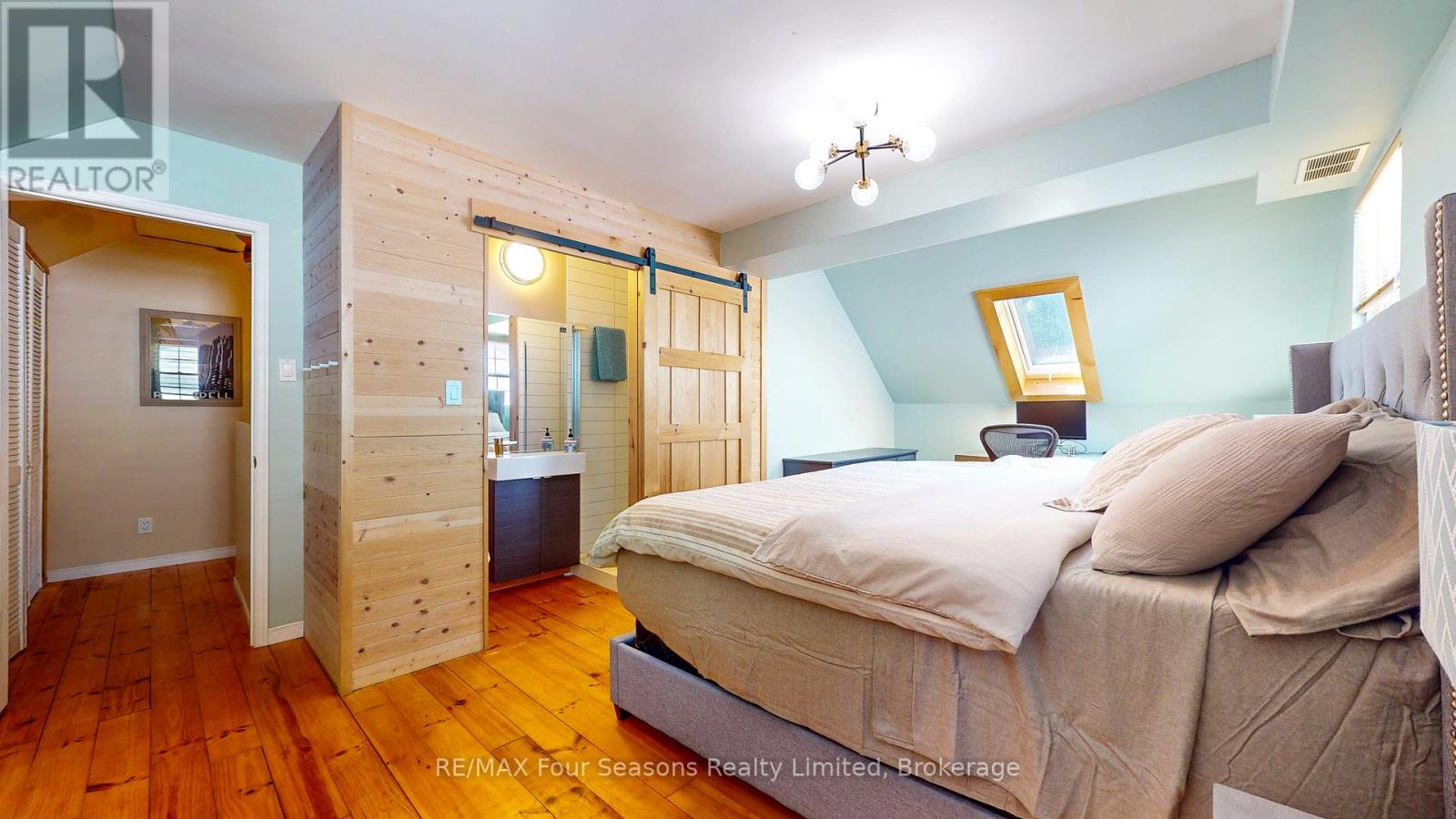 Photo 29 of 173 Brooker Boulevard, Blue Mountains ON