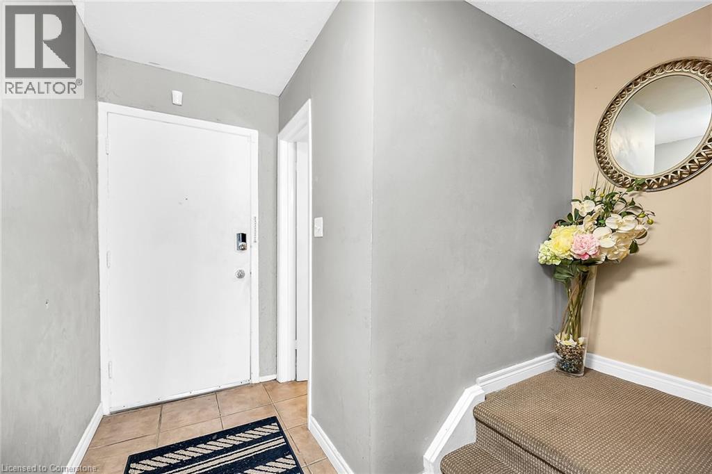 Photo 5 of 25 Redbury Street Unit 18, Hamilton ON