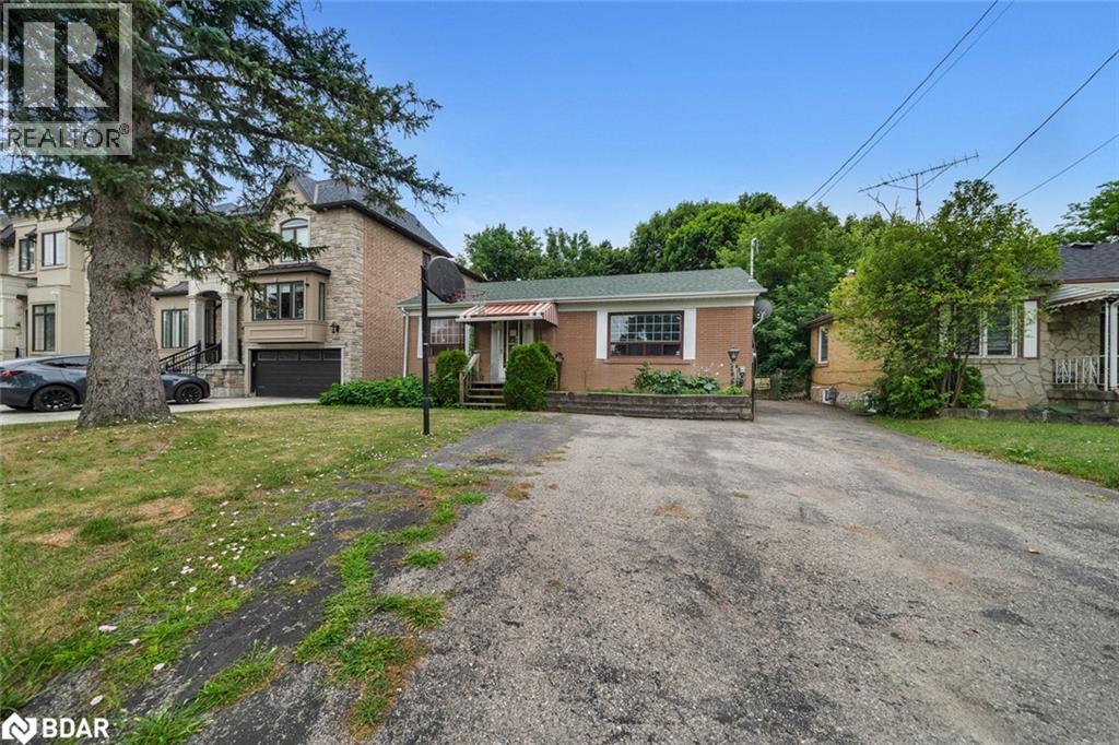 Photo 2 of 105 Rockport Crescent, Richmond Hill ON