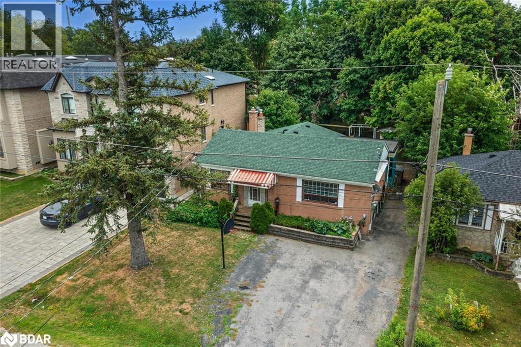 Photo 3 of 105 Rockport Crescent, Richmond Hill ON