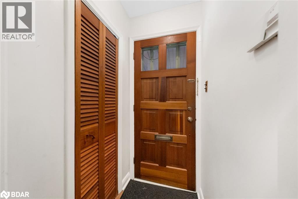 Photo 5 of 105 Rockport Crescent, Richmond Hill ON