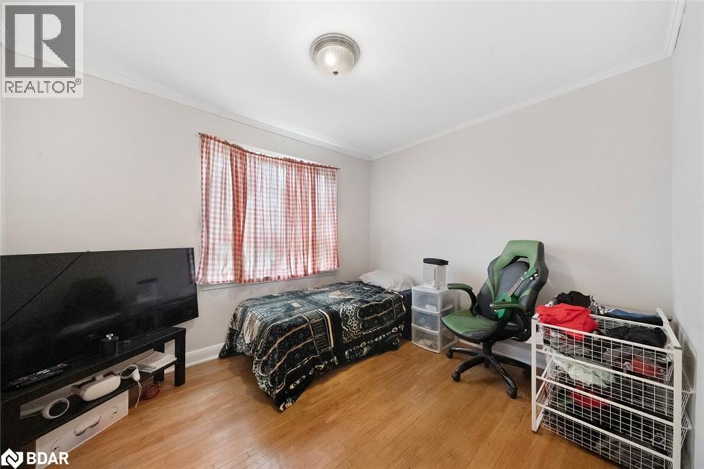 Photo 6 of 105 Rockport Crescent, Richmond Hill ON