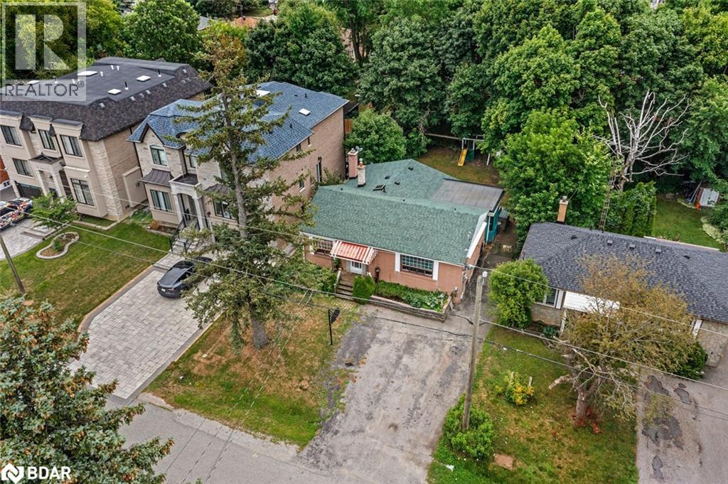 Photo 4 of 105 Rockport Crescent, Richmond Hill ON