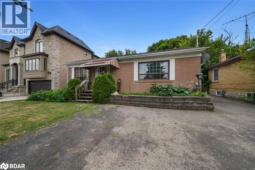Photo 1 of 105 Rockport Crescent, Richmond Hill ON