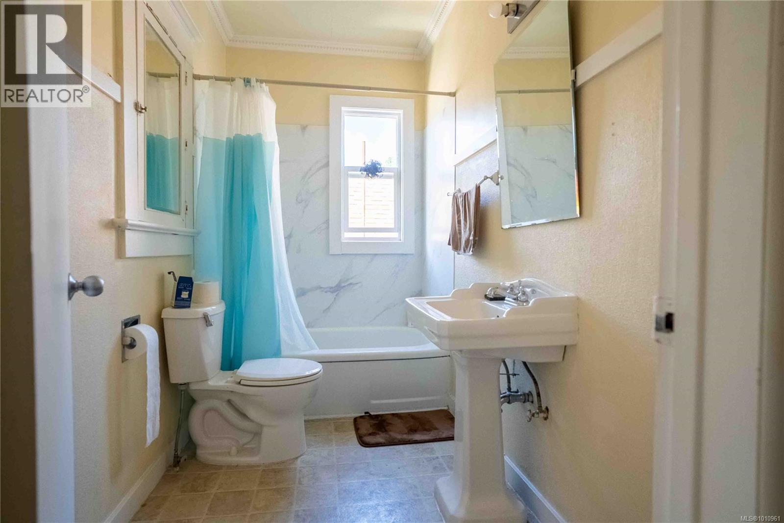  2329 Dowler Place, Victoria
