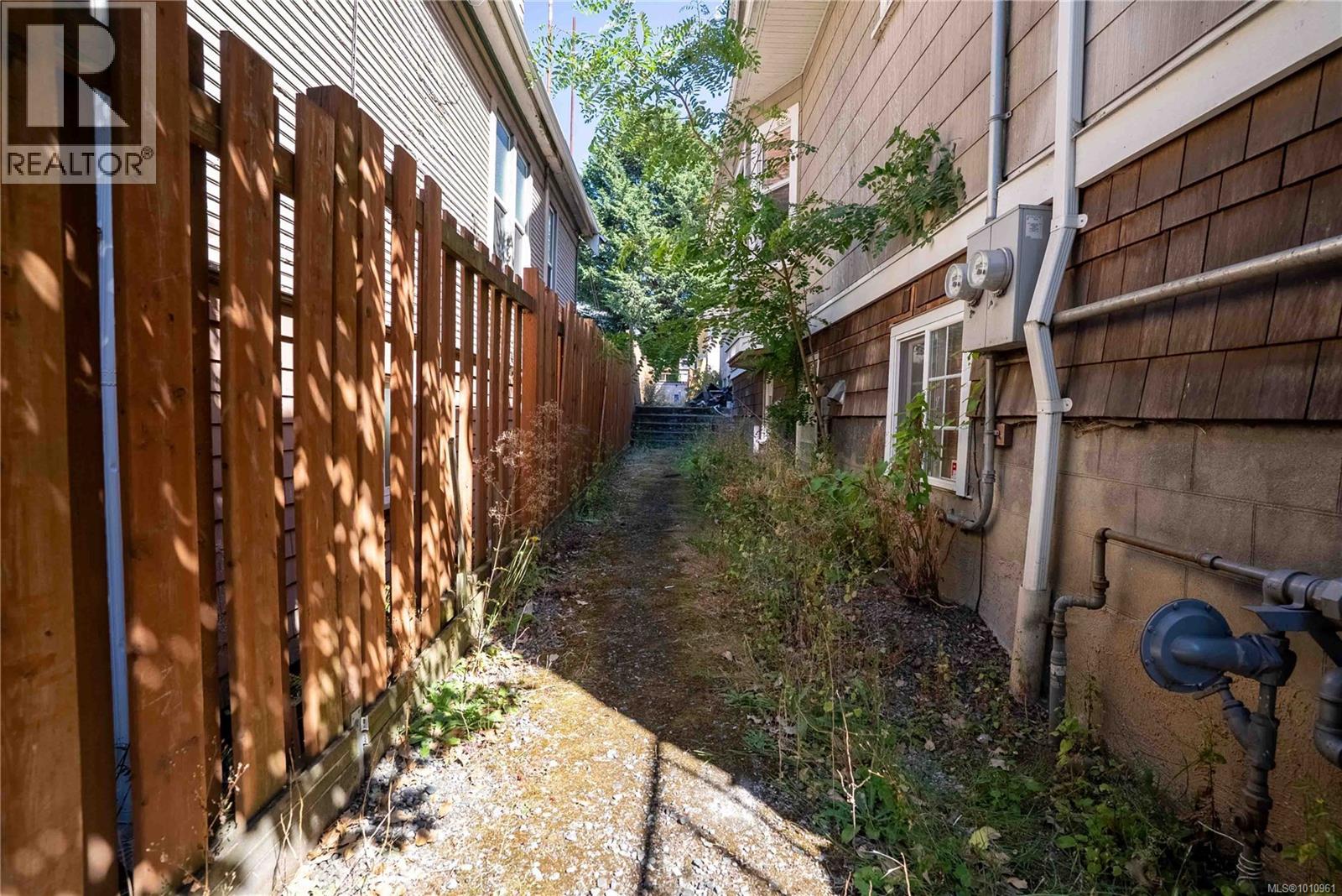  2329 Dowler Place, Victoria