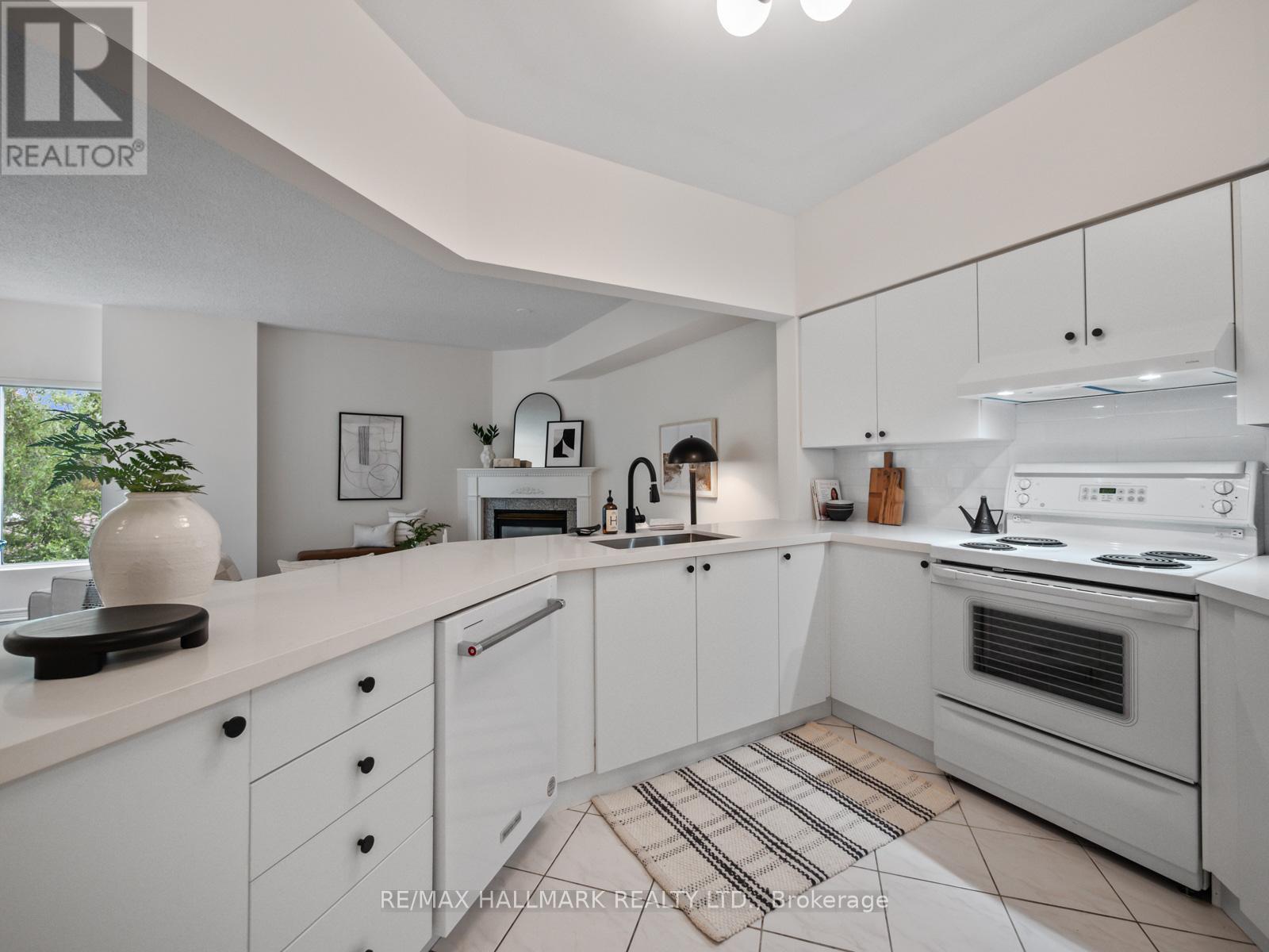 Photo 3 of 413 211 Randolph Road, Toronto ON