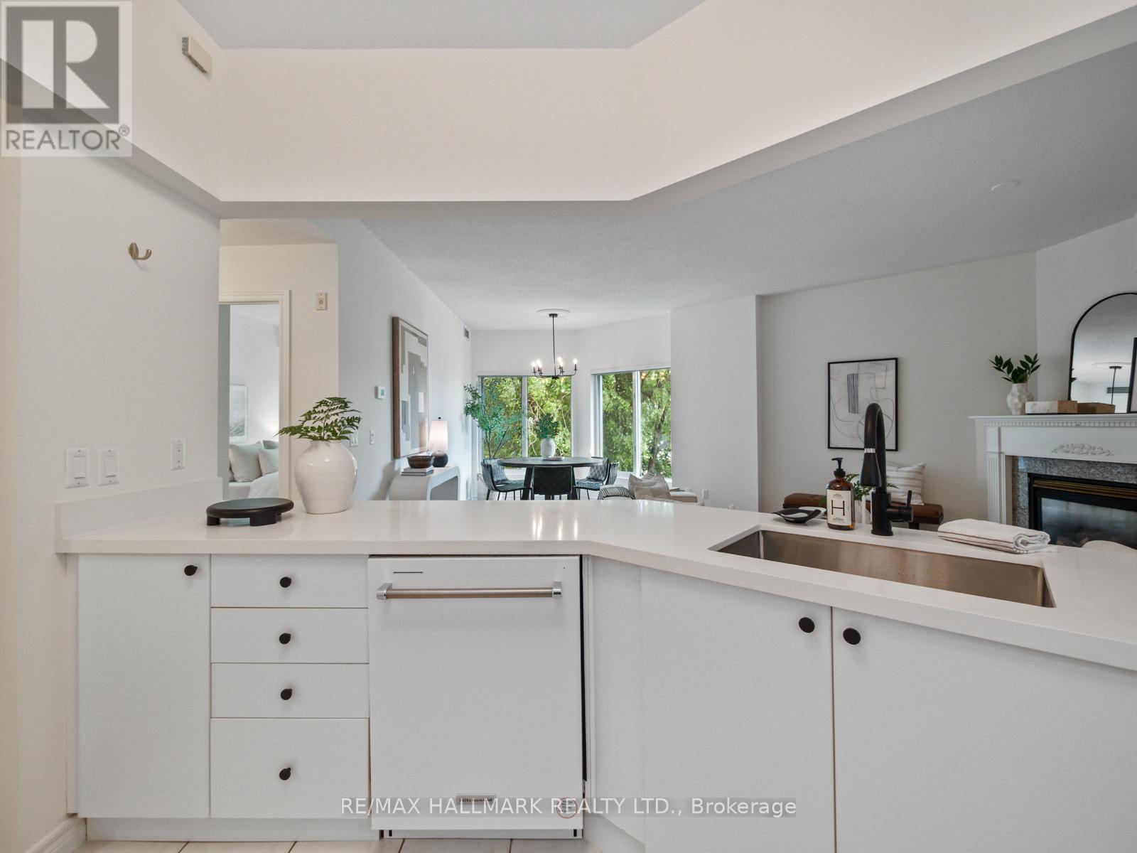 Photo 4 of 413 211 Randolph Road, Toronto ON
