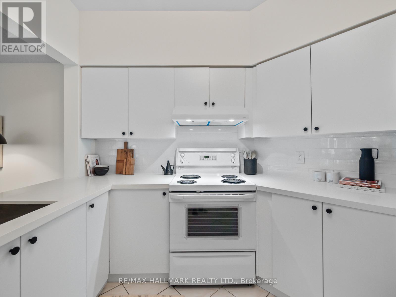 Photo 5 of 413 211 Randolph Road, Toronto ON