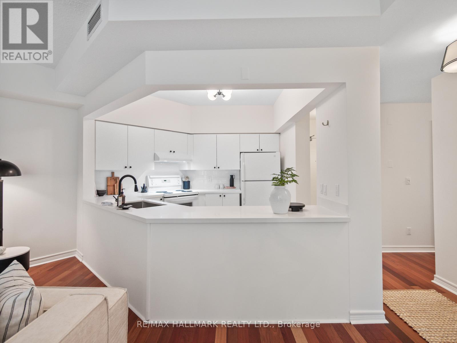 Photo 6 of 413 211 Randolph Road, Toronto ON