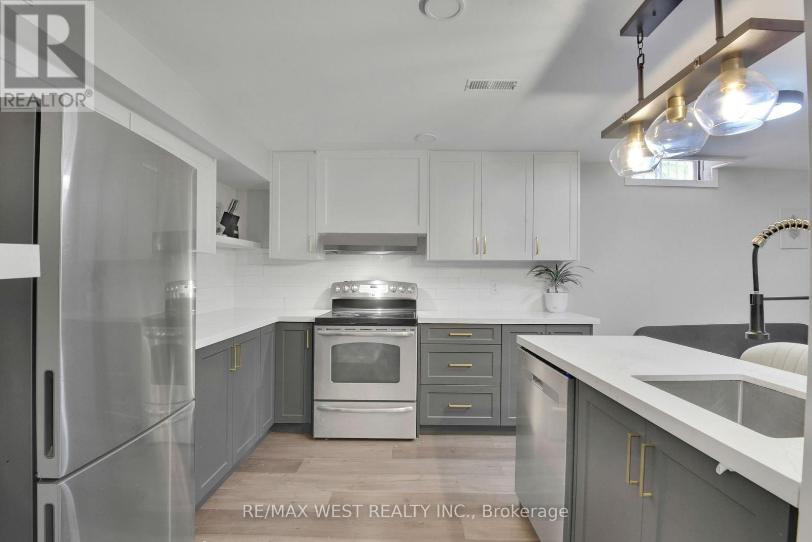 Photo 7 of 703 Mountjoy Court, Oshawa ON