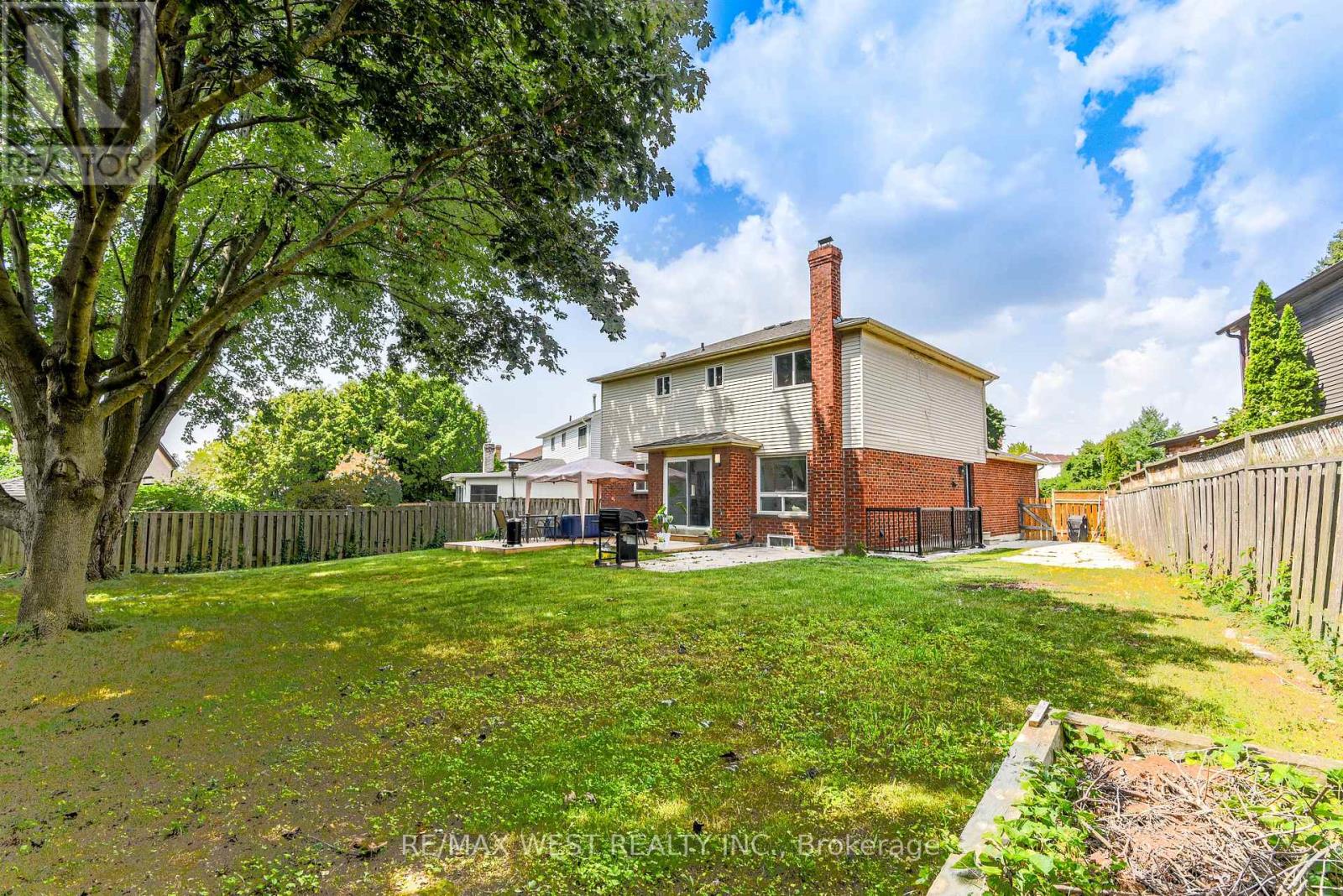 Photo 14 of 703 Mountjoy Court, Oshawa ON