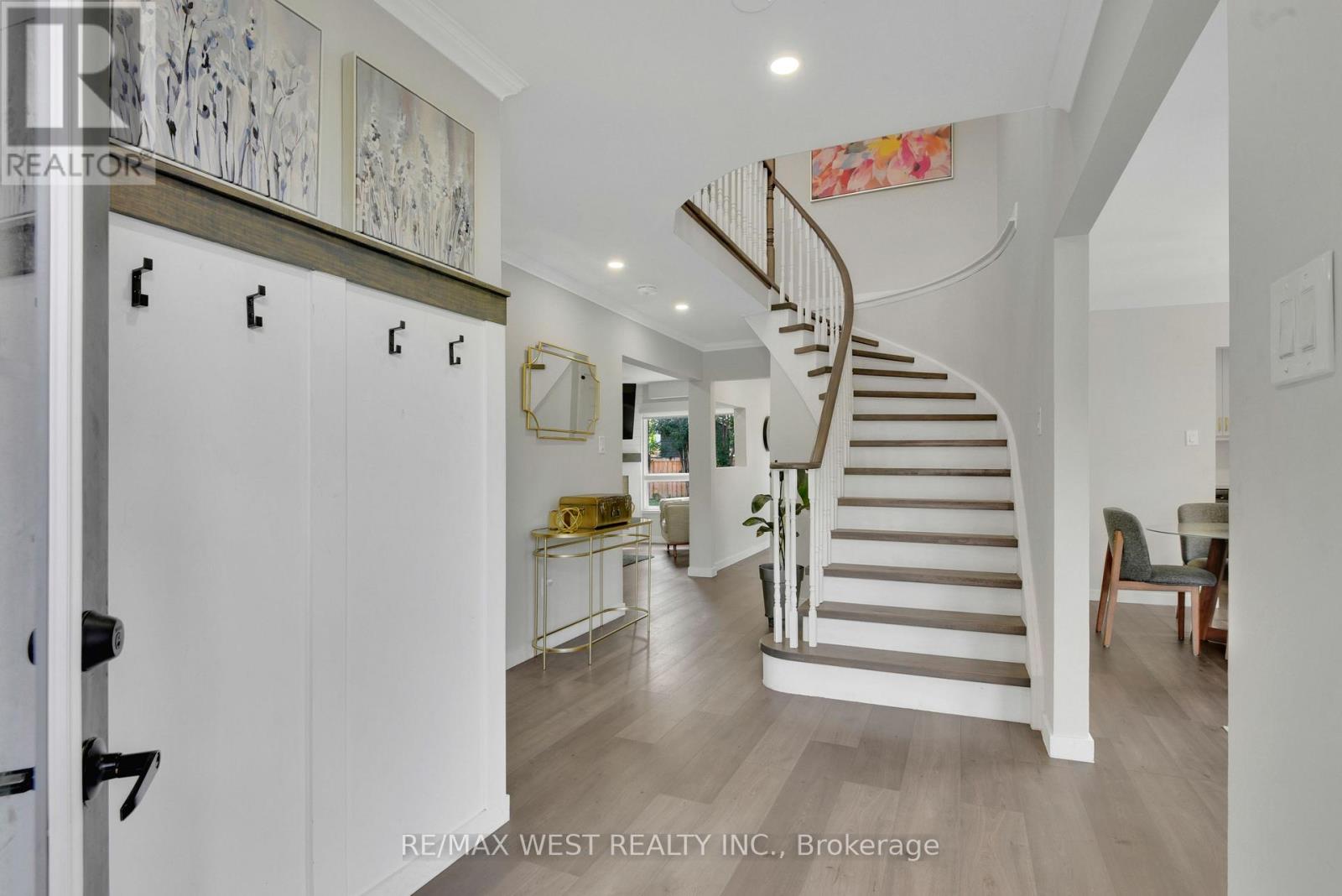 Photo 2 of 703 Mountjoy Court, Oshawa ON