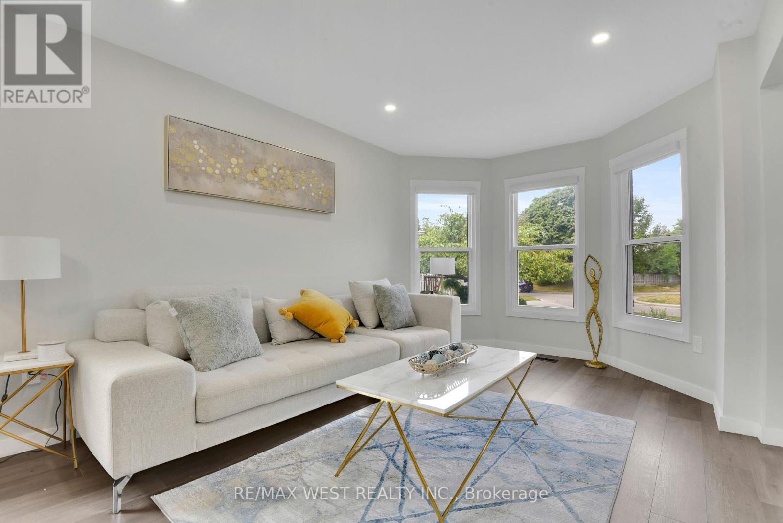Photo 15 of 703 Mountjoy Court, Oshawa ON