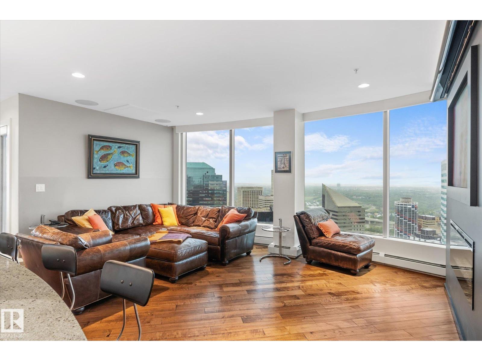Photo 3 of 3402 10152 104 St Nw, Edmonton AB