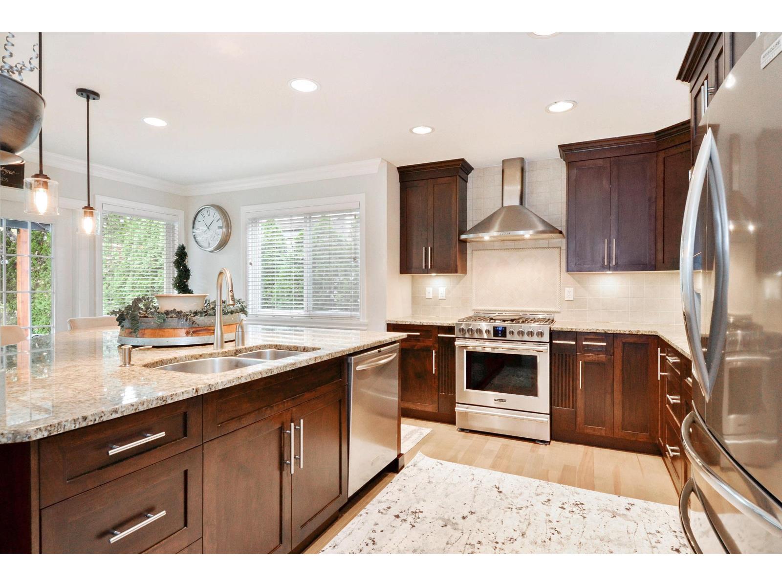 Photo 7 of 20974 44 Avenue, Langley BC