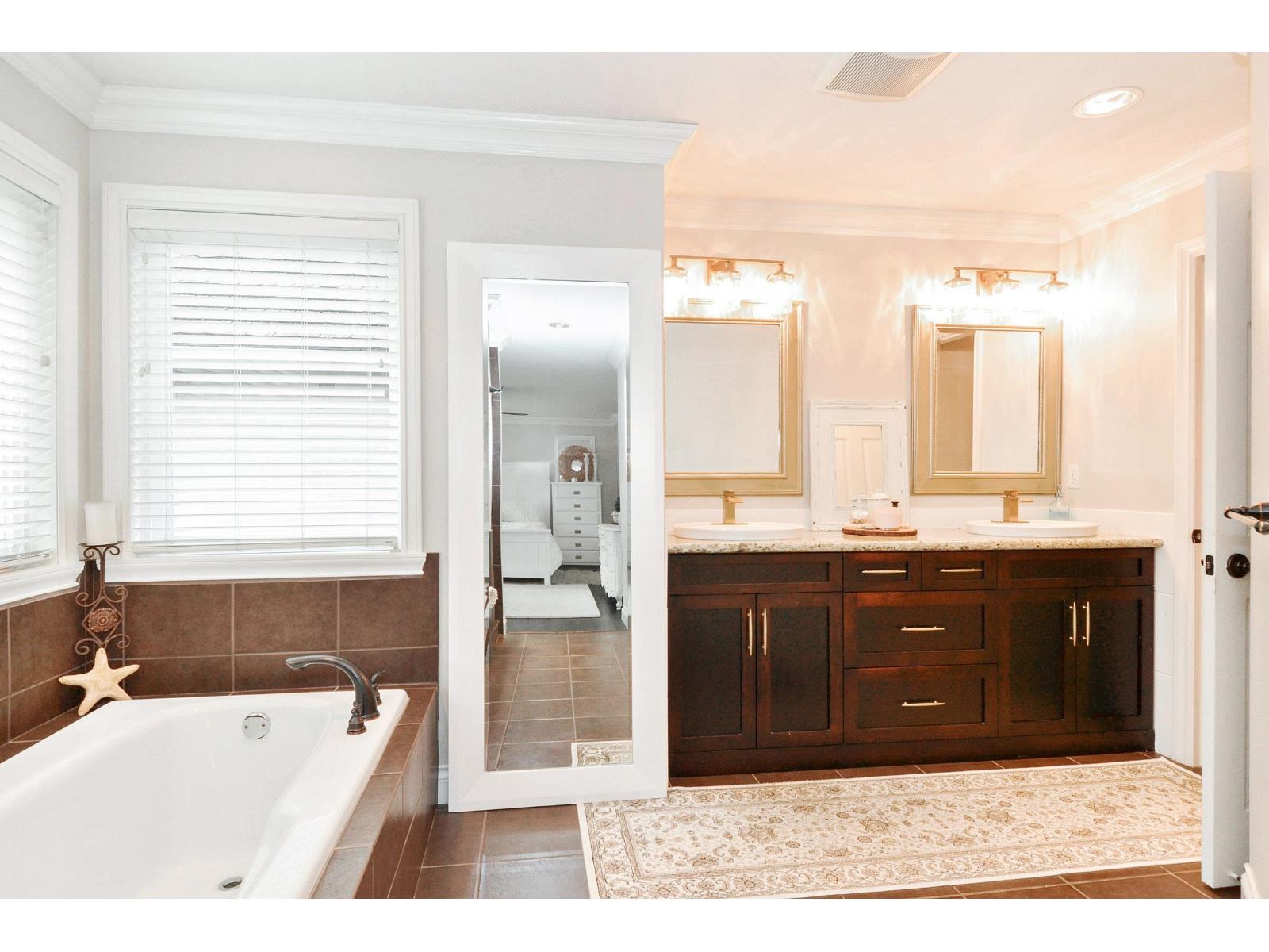 Photo 17 of 20974 44 Avenue, Langley BC
