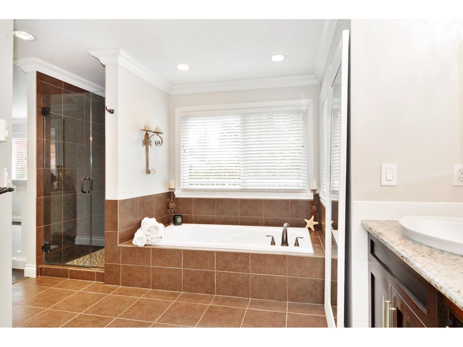 Photo 18 of 20974 44 Avenue, Langley BC