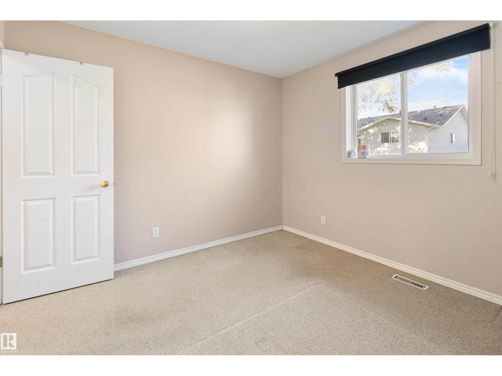 Photo 16 of 13116 36 St Nw, Edmonton AB