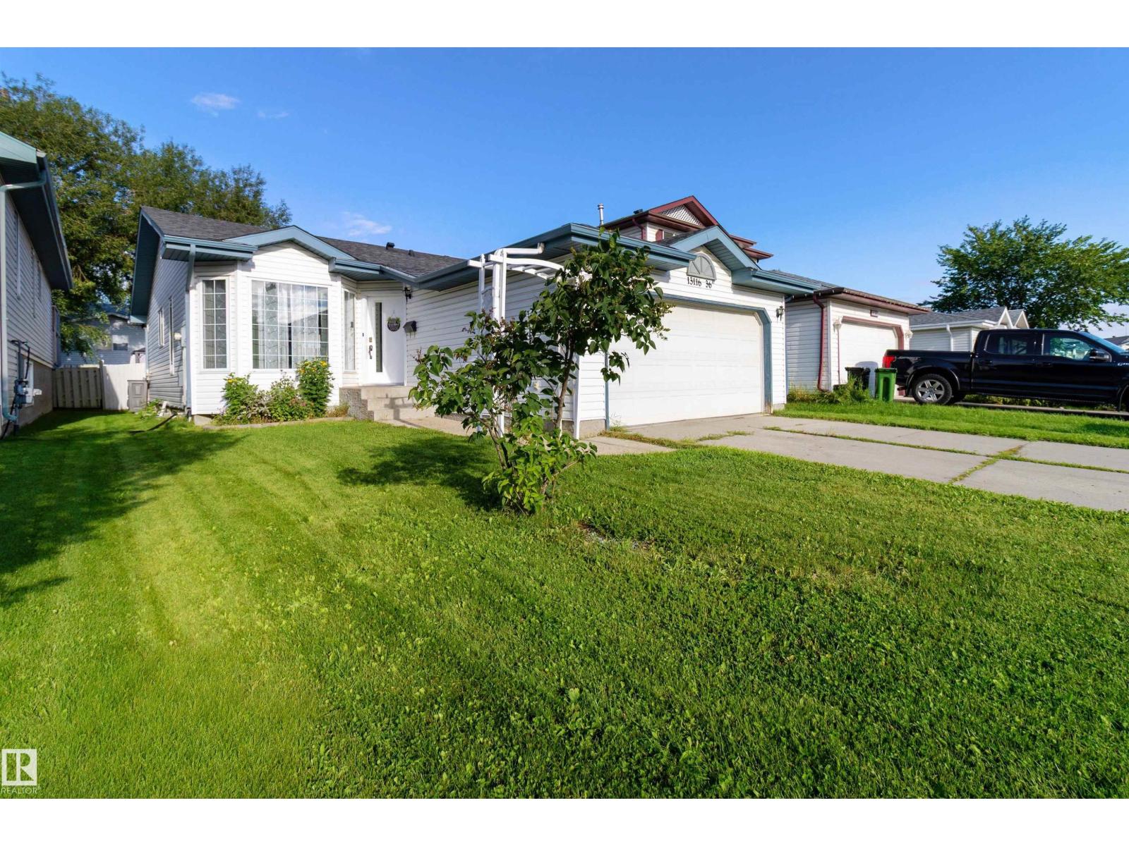 Photo 2 of 13116 36 St Nw, Edmonton AB