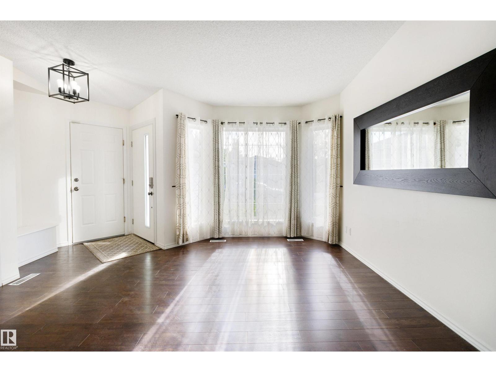 Photo 5 of 13116 36 St Nw, Edmonton AB
