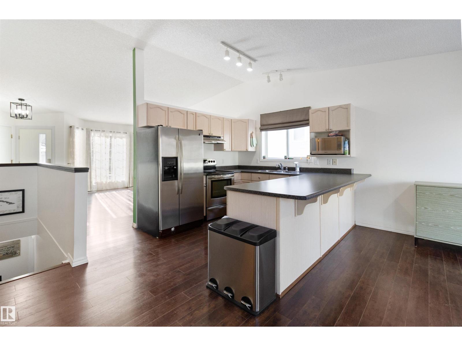 Photo 8 of 13116 36 St Nw, Edmonton AB