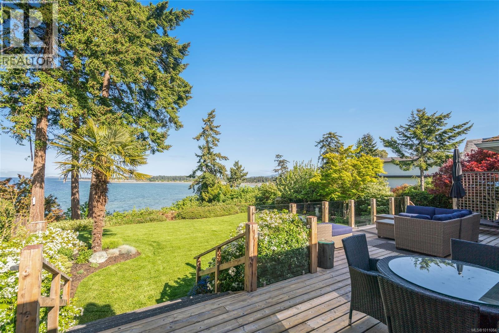 Photo 1 of 428 Dogwood St N, Parksville BC